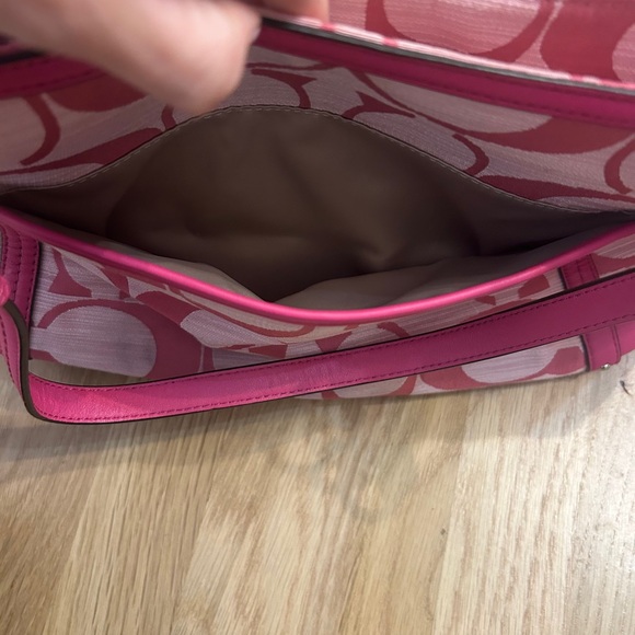 Coach signature pink handbag 👜✨ - Picture 4 of 14